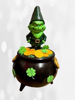 Grinch Leprechaun Cauldron Decor – Centerpiece Shamrocks (13.5” x 8.5”)